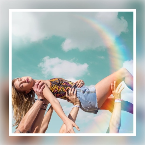 H&M Coachella High Waisted Boho Jean Shorts - Picture 3 of 9